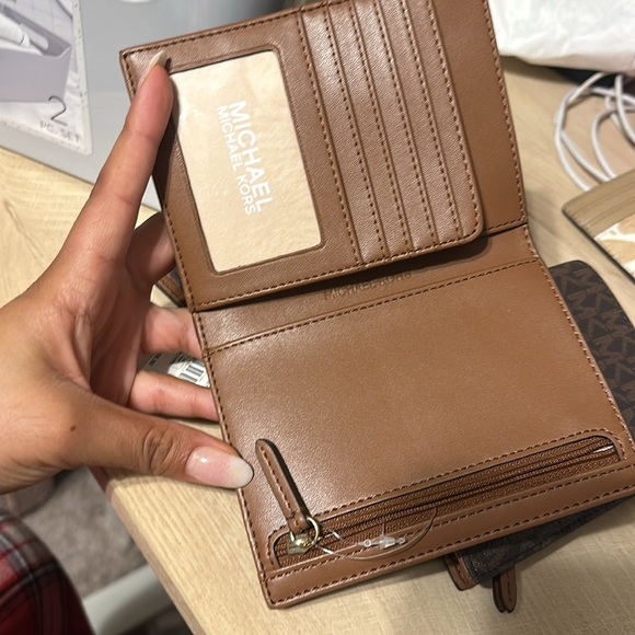 New Michael Kors jet set travel passport wallet  holder - Picture 4 of 5